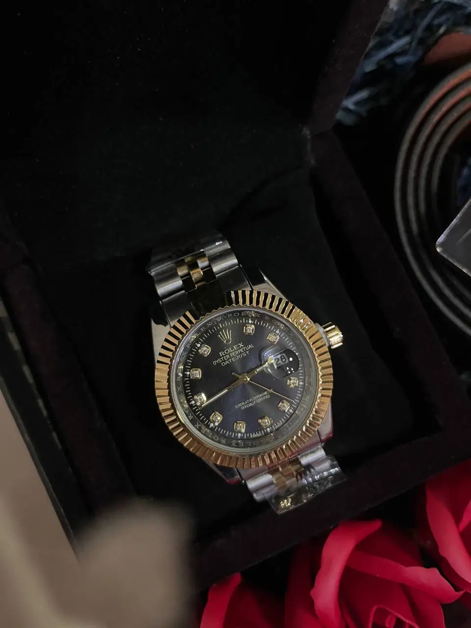 پک کادویی لوکس با ساعت رولکس، کمربند و گلهای معطر - تصویر 2