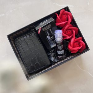 پک مردانه قیمت مناسب با جاکارتی زیپی ، ادکلن ساواج ، گل رز