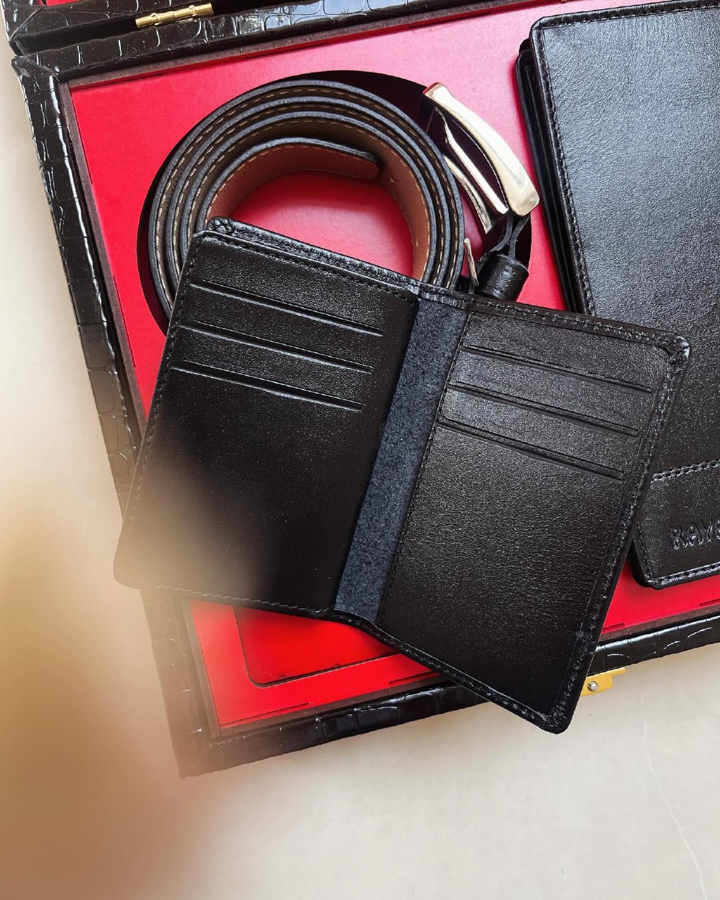 ست هدیه چرمی مردانه رایا – کیف پول، جاکارتی و کمربند - تصویر 3