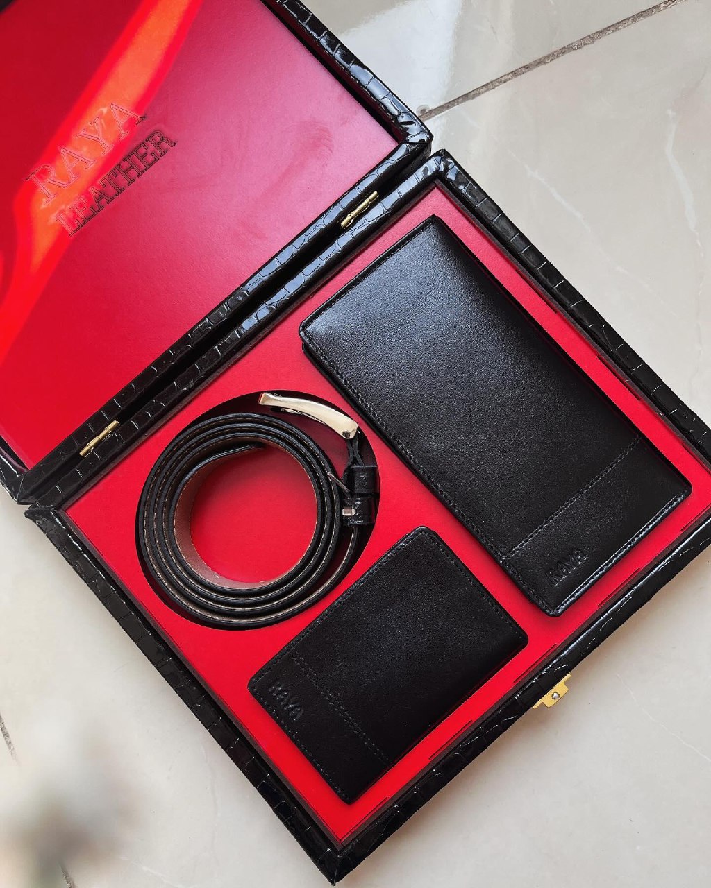 ست هدیه چرمی مردانه رایا – کیف پول، جاکارتی و کمربند
