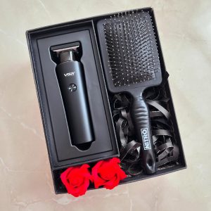 پک کادویی مردانه کاربردی شامل | ریش تراش وی جی آر ۹۳۳ | شانه نیترو و گل رز در باکس شیک